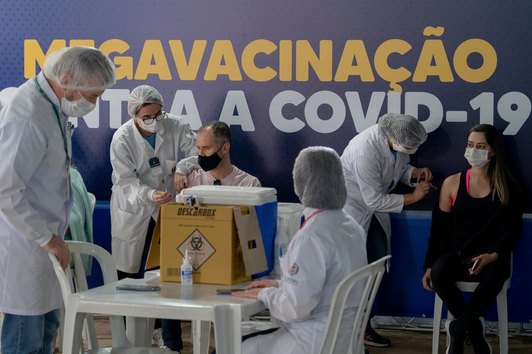 320 milhões de vacinas