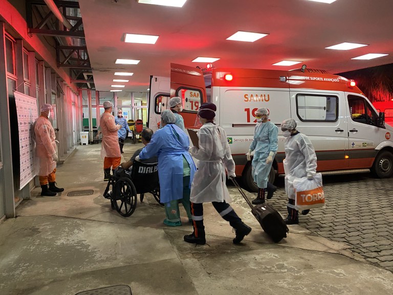 Mais de 100 pacientes com Covid-19 foram transferidos de Manaus para Hospitais Universitários Federais
