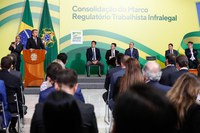 Governo Federal simplifica, desburocratiza e consolida a legislação trabalhista