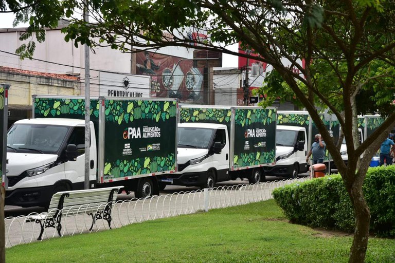 Entrega de caminhões na Bahia