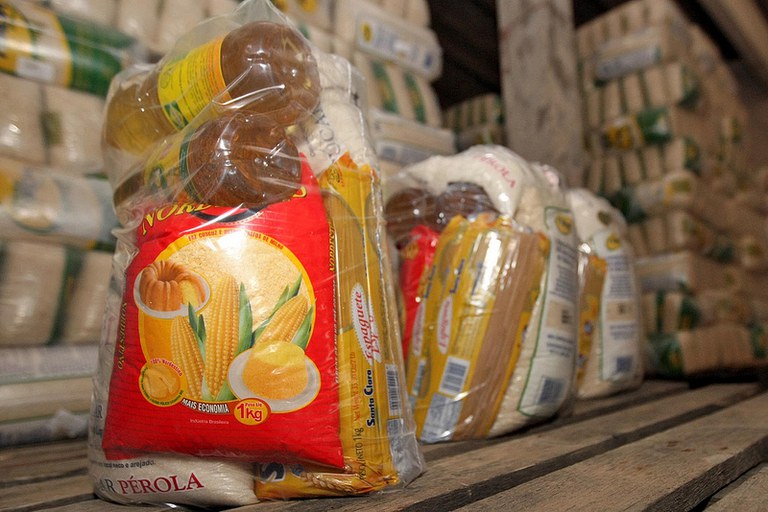 Funai distribui mais de 3 mil cestas básicas a indígenas Xavante no MT