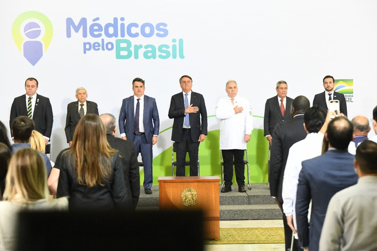 Começou a contratação dos primeiros médicos do Programa Médicos pelo Brasil