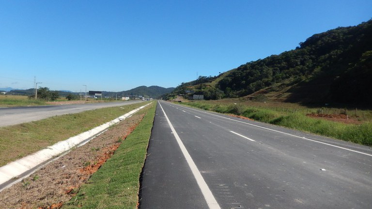 Governo Federal recupera 22 km da BR-470 e garante escoamento de produtos catarinenses