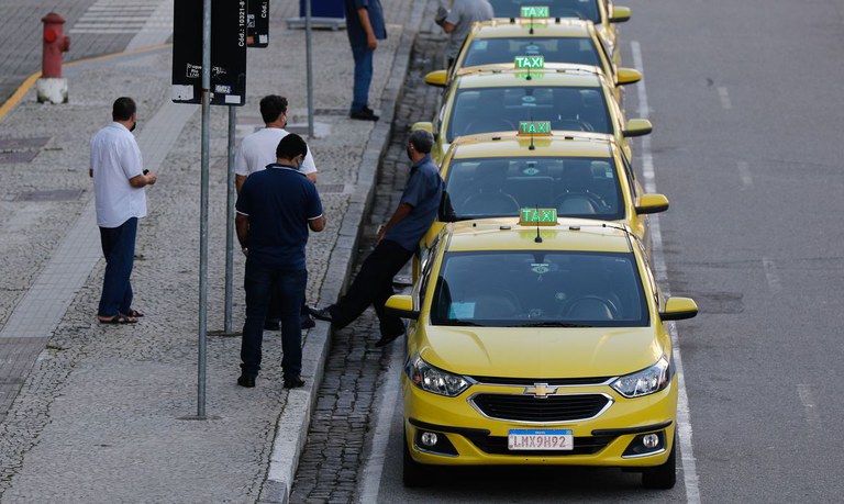 Começou o pagamento do Benefício Taxista