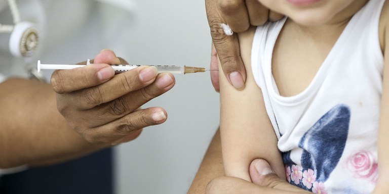 Vacina da Covid-19 está disponível no SUS para crianças de 6 meses a menores de 5 anos