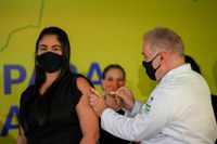Governo Federal recebe primeiro lote da vacina Covid-19 produzida 100% em solo brasileiro