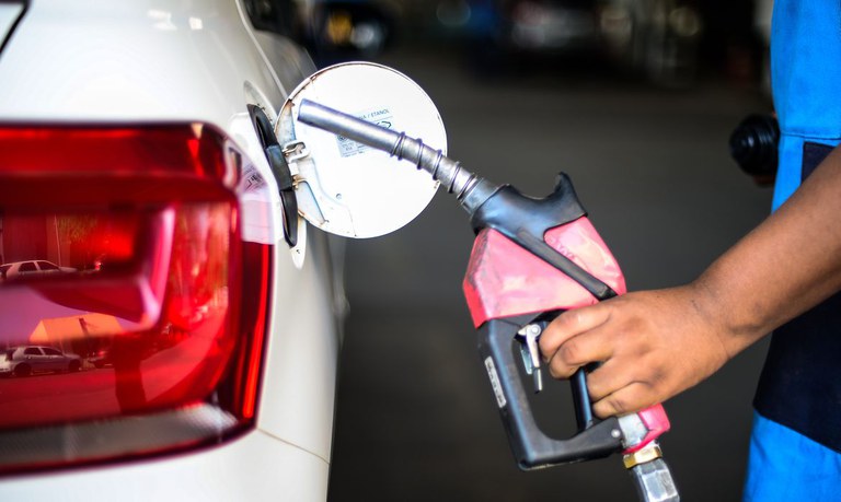 Postos de gasolina terão que divulgar preços praticados antes e depois da redução