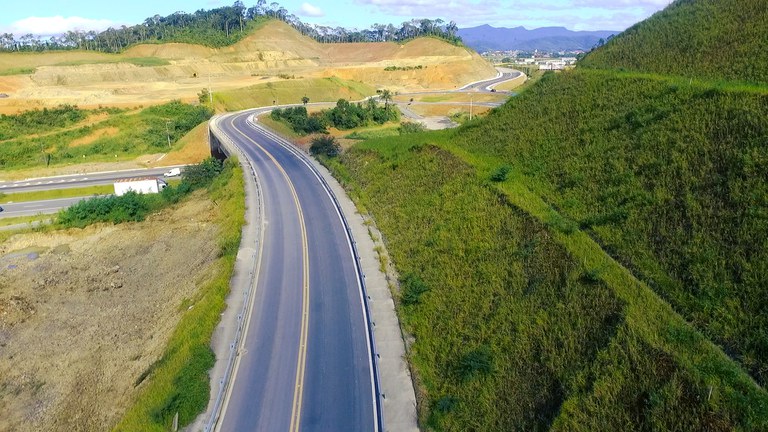 Entregue novo viaduto do complexo viário da BR-470/SC