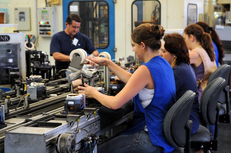 Governo divulga novas medidas para inserir mulheres e jovens no mercado de trabalho