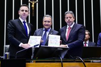 Rui Costa destaca missão de unir e reconstruir o país após entregar mensagem presidencial ao Congresso Nacional