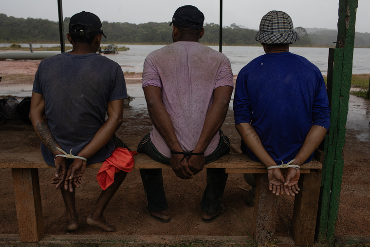 Garimpeiros são detidos na Terra Indígena Yanomami - Foto: Bruno Mancinelle/Casa de Governo.