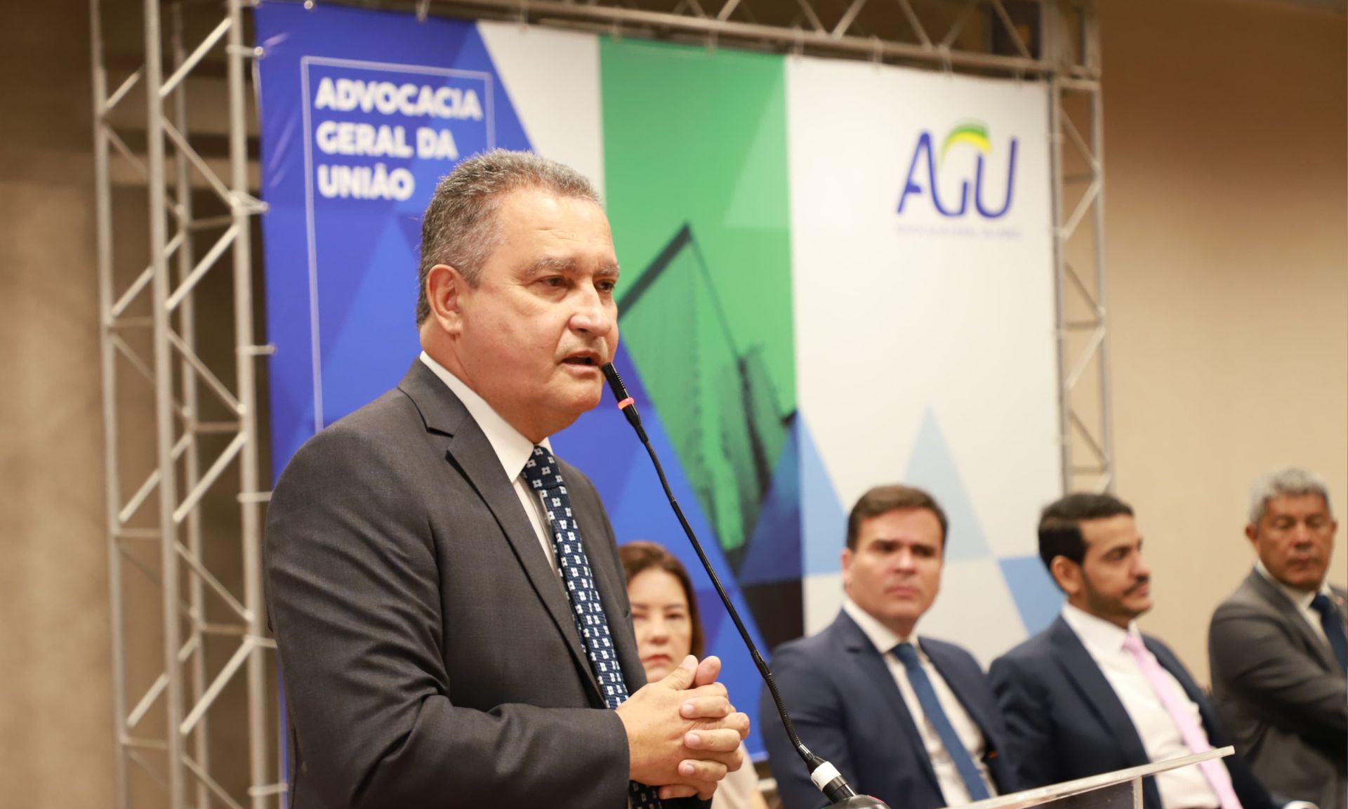 Ministro da Casa Civil participou nesta segunda-feira (2) da cerimônia de inauguração das novas instalações da AGU em Salvador, ao lado do ministro Jorge Messias (AGU)