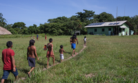 Comunidade Yanomami do Caju recebe atendimento médico disponibilizado por navio hospitalar da Marinha