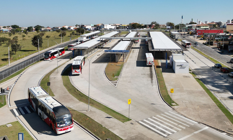 Presidente Lula entregou obras do BRT e do Viaduto Bandeirantes. Intervenções na mobilidade urbana atendem 425 mil habitantes transportando 250 mil passageiros diariamente