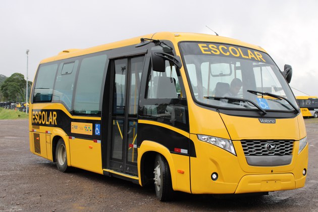 ônibus escolar