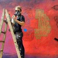 Artista plástica autora do ‘Grafite do CBPF’ vai estar no Dia Nacional da Ciência