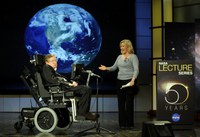Hawking, mesmo preso a cadeira de rodas, foi muito além dos buracos negros