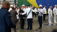 Henrique Lins de Barros, do CBPF, é agraciado com a Ordem do Mérito Aeronáutico no grau de Grande-Oficial