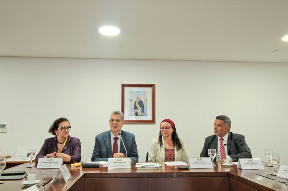 da esq. p/ dir.: Kenarik Boujikian, ministro Márcio Macedo, Kelli Mafort e presidente José Marques.