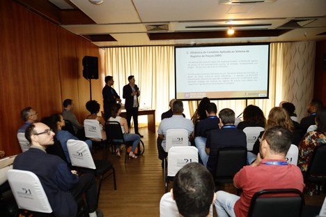 Rodolpho Bezerra e Cláudio Garcia apresentaram o estudo feito pelo Comitê de Suprimentos da ANPTrilhos na 30ª Semana de Tecnologia da AEAMESP