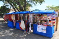 Feira de artesanato é realizada na Estação Recife