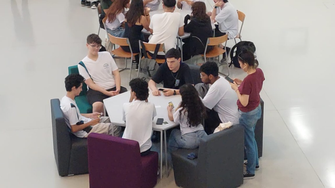 Estudantes do Ensino Médio participam da Oficina do Cemaden, nos jogos interativos e educativos sobre redução do risco de desastres, durante a SNCT no Cemaden.