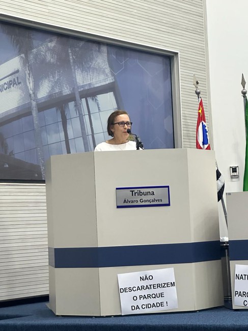 Diretora-substituta do Cemaden, Regina Alvalá, participa  da sessão solene de homenagem ao cientista Carlos Nobre