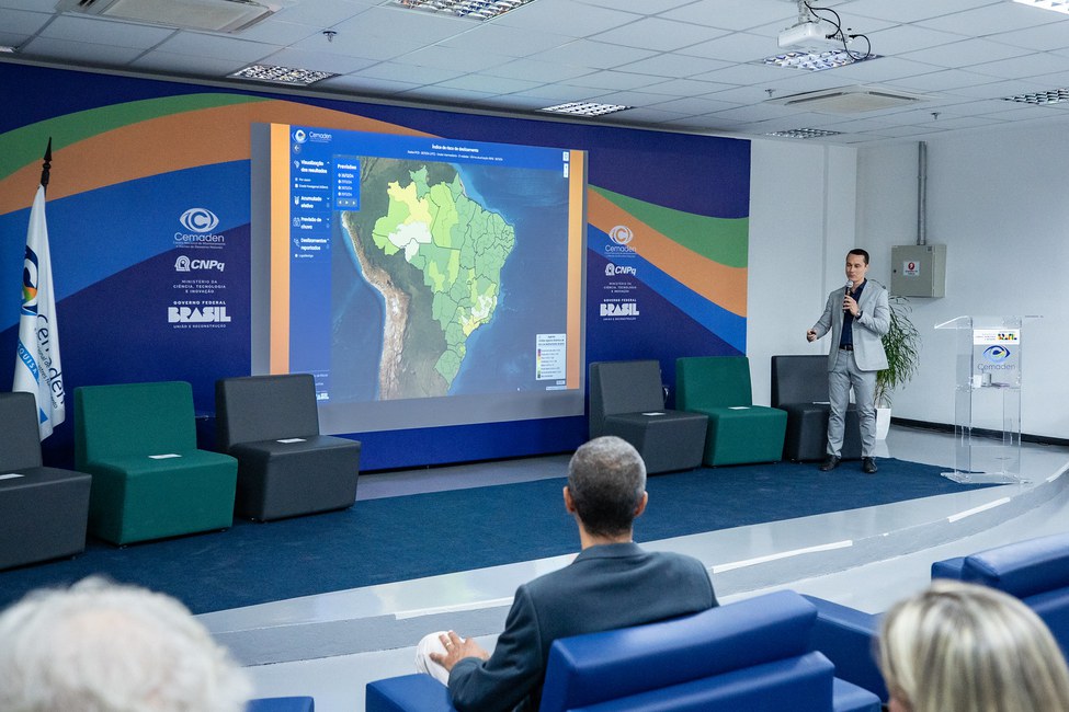 Lançamento do GeoRisk -Pesquisador do Cemaden, Pedro Camarinha apresenta a metodologia e o sistema de previsão de risco de deslizamentos de terra (Foto Rodrigo Cabral- Ascom-MCTI