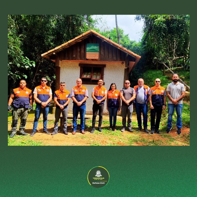 Equipes das Defesas Civis no Morro da Tartaruga, Teresópolis (RJ). Foto: Antônio Marcos Panquestor -DC de Teresópolis.