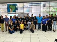Estudantes do ensino médio premiados pela Olímpiada Brasileira de Cartografia visitam o Cemaden
