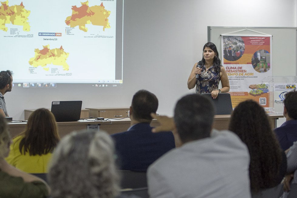 Pesquisadora Ana Paula Cunha, coordenadora substituta de Relações Institucionais apresenta dados e o trabalho realizado pelo Cemaden no monitoramento de secas e seus impactos   no Brasil