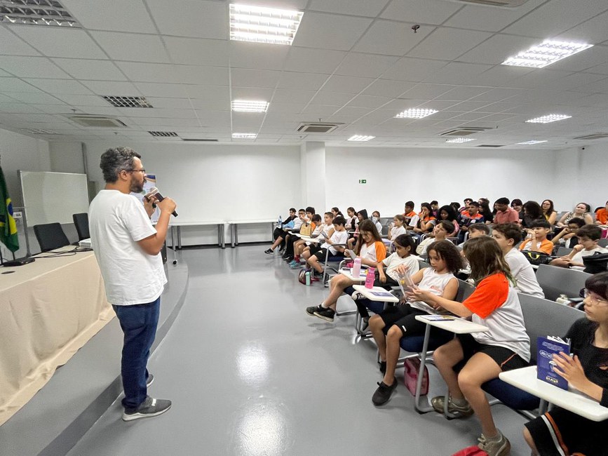  Pesquisador do Cemaden Educação na palestra  sobre Tecnologias Sociais, Biomas e Desastres, para público diversificado na SNCT do Cemaden