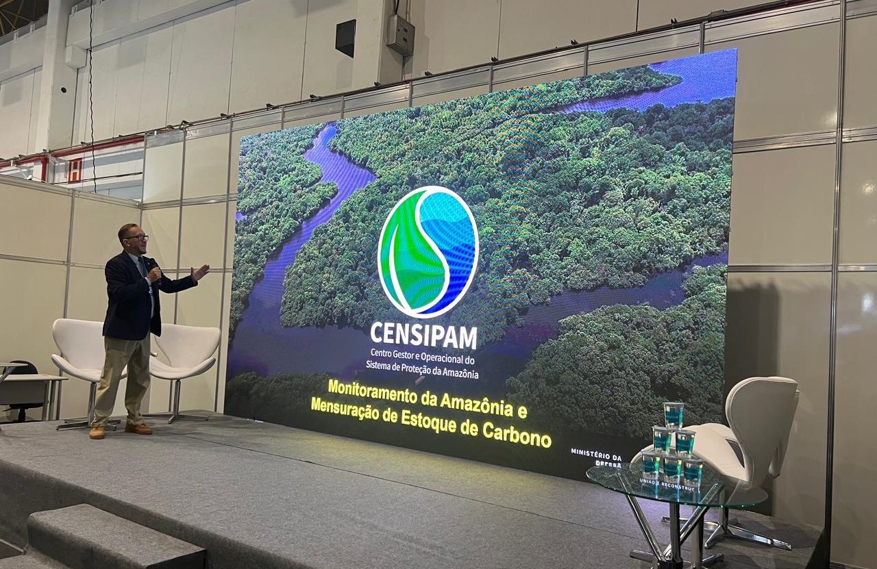 Camargos em palestra sobre o monitoramento da Amazônia