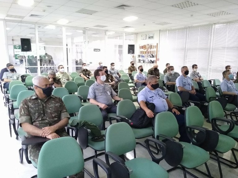 3-Comitiva do Curso de Estado Maior Conjunto 2021 da ESG visita Centro Regional de Manaus.jpeg