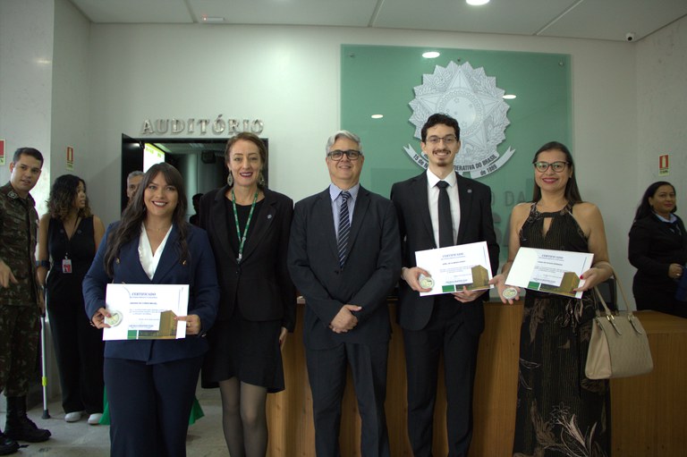 Servidores do Censipam são homenageados em cerimônia do Dia do Servidor Público no Ministério da Defesa