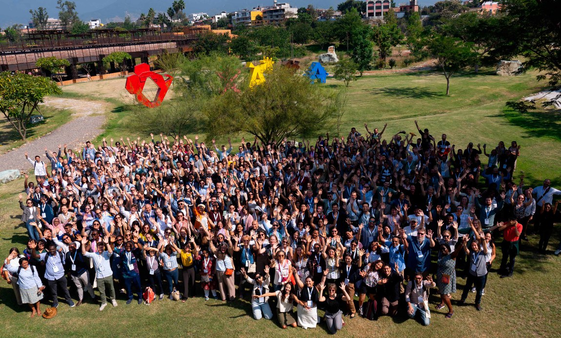 Participantes reunidos para a foto oficial do evento