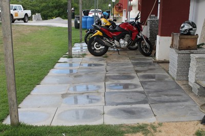 calcamento-estacionamento-motos.jpg