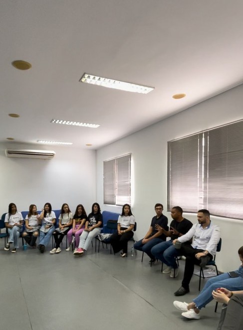 Mesa redonda sobre Engenharia de Minas e Áreas de Atuação. Mediadores: Ariel Bucker, Kayrone Marvila de Almeida e Pedro Cortat