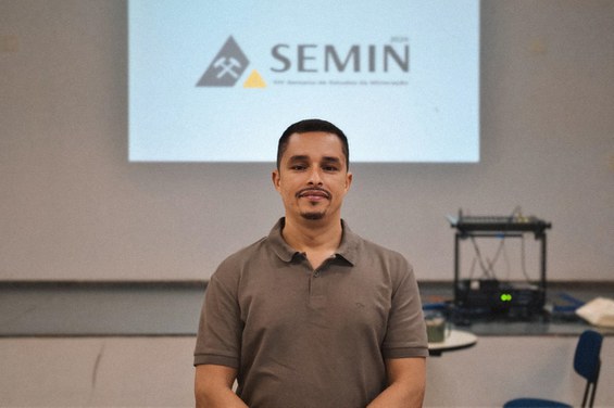 Palestra sobre Geoprocessamento Aplicado no Desmonte de RochasPatrick Azevedo - Consultor