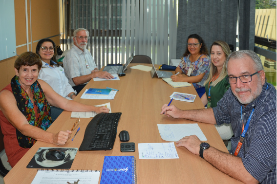 Da esquerda para a direita: Maria Alice Goes (CETEM), Silvia França (Diretora do CETEM), Daniel Tholen, Lorena Villarreal, Carla Ribeiro (CETEM) e Paulo Braga (CETEM)