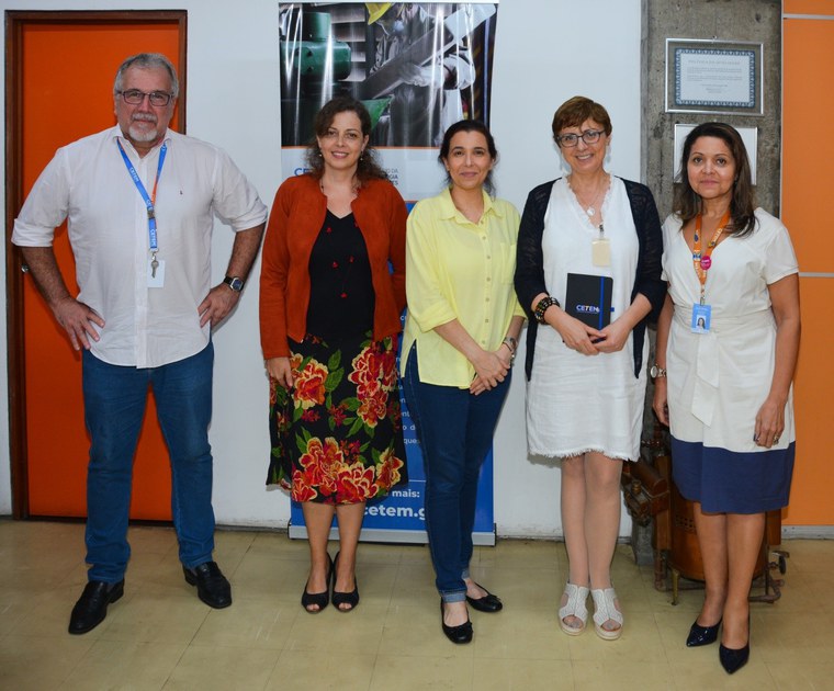 Da esquerda para direita: Paulo Braga, Lúcia Helena Xavier, Marisa Nascimento, Sra. Maria Buzdugan e Silvia França