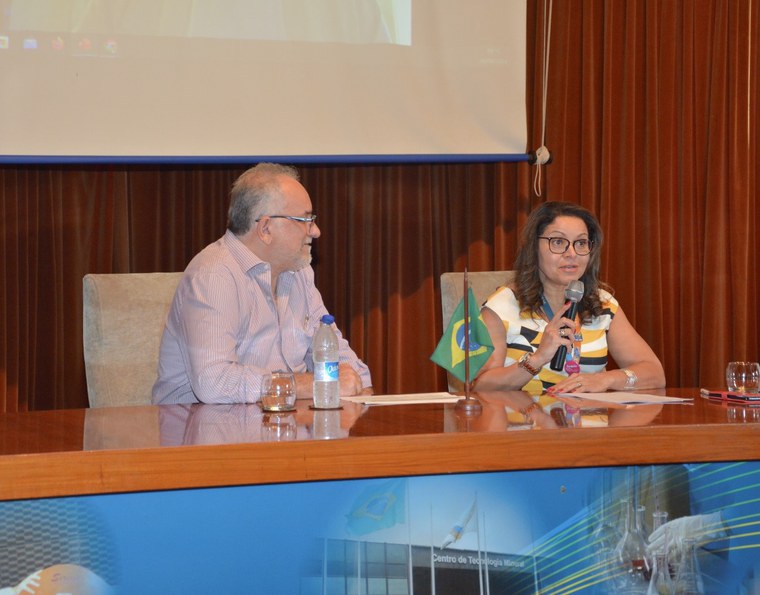 Dr. Luiz Carlos Bertolino (Coordenador do PIBIC/PIBITI do CETEM) e Dra. Silvia França (Diretora do CETEM)