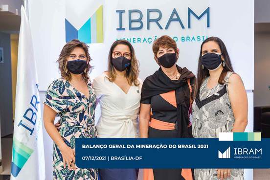 Mulheres na mineração: Claudia Salles ( Gerente de Meio Ambiente - IBRAM ), Dra. Silvia França ( Diretora do CETEM ), Maria José Salum ( Diretora - Sigma Lithium ) e Cinthia Rodrigues ( Gerente de Pesquisa e Desenvolvimento – IBRAM )