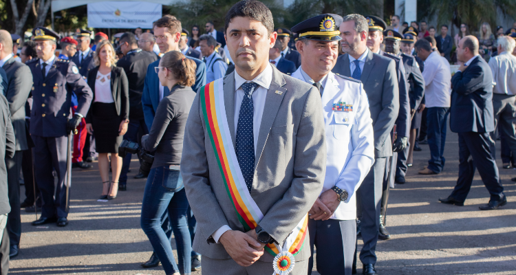 Ministro da CGU recebe medalha Tiradentes, maior comenda da Polícia Militar