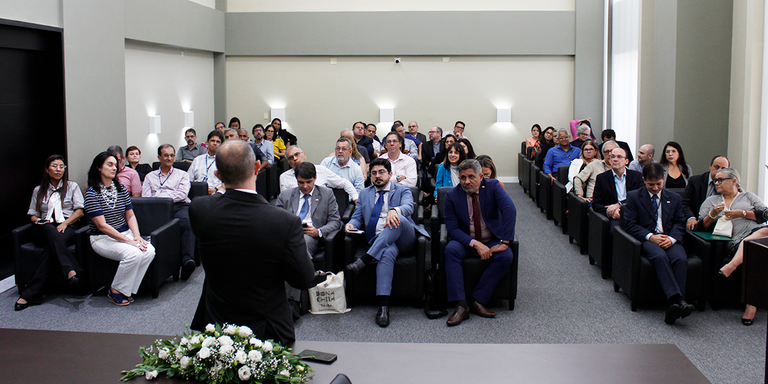 Ministro da CGU defende valorização das carreiras públicas em visita à Regional de Pernambuco