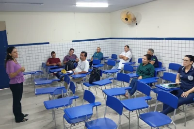 Coordenadora do NAOP, Rachel Urbano Ribeiro, conduz capacitação do Projeto para professores em Parnamirim