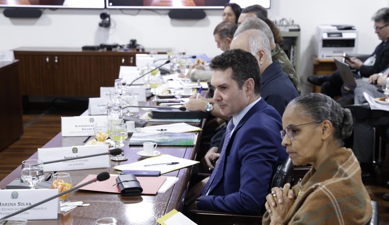 CHUVAS NO RS - Ministro Jader Filho participa da 9ª reunião da Sala de Situação do Governo Federal