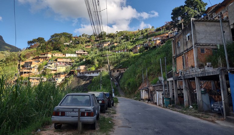 Equipe da secretaria de periferias visita obras de contenção de encostas do Novo PAC em Petrópolis (RJ)