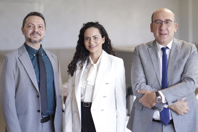 Procurador Federal Tércio Brilhante, dra. Fernanda Rodrigues de Moraes e professor João Miranda.