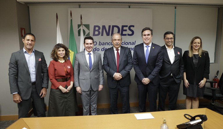 Ministérios das Cidades e BNDES firmam acordo para desenvolver projetos de mobilidade que beneficiará 80 milhões de pessoas